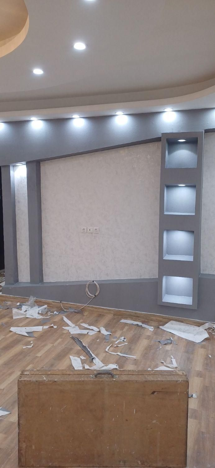 نصاب کاغذدیواری.پوستر.کفپوش.قرنیز.رنگآمیزی|خدمات پیشه و مهارت|شوشتر, |دیوار