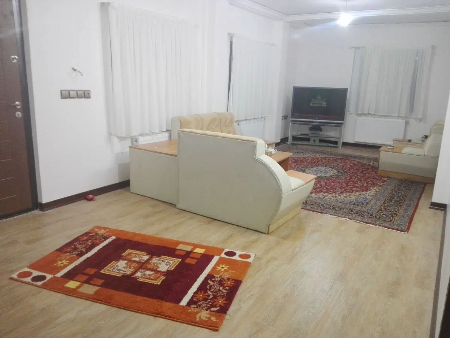 اجاره ویلای تمیز/دو خواب/طبقه همکف/ در  چابکسر|اجارهٔ کوتاه‌مدت ویلا و باغ|چابکسر, |دیوار