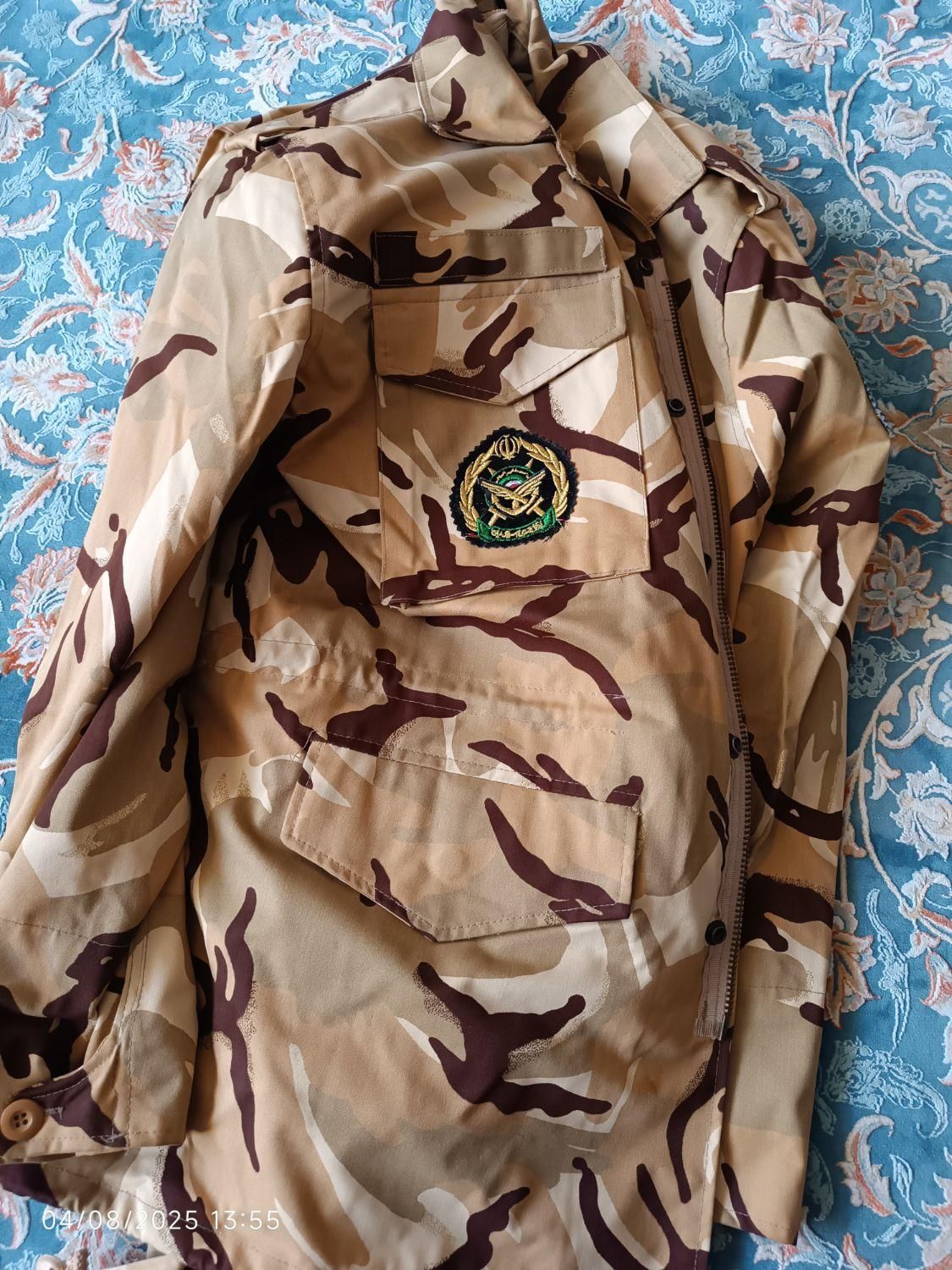 لباس نظامی با آرم و علائم|لباس|شاهین‌شهر, خانه کارگر|دیوار