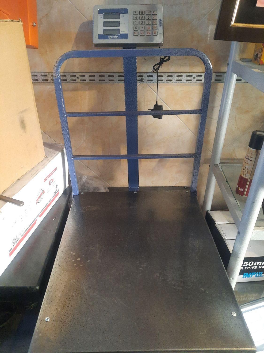 ترازو باسکول ۵۰۰ کیلو ابعاد کفه ۵۰×۶۰|فروشگاه و مغازه|اصفهان, عسگریه|دیوار