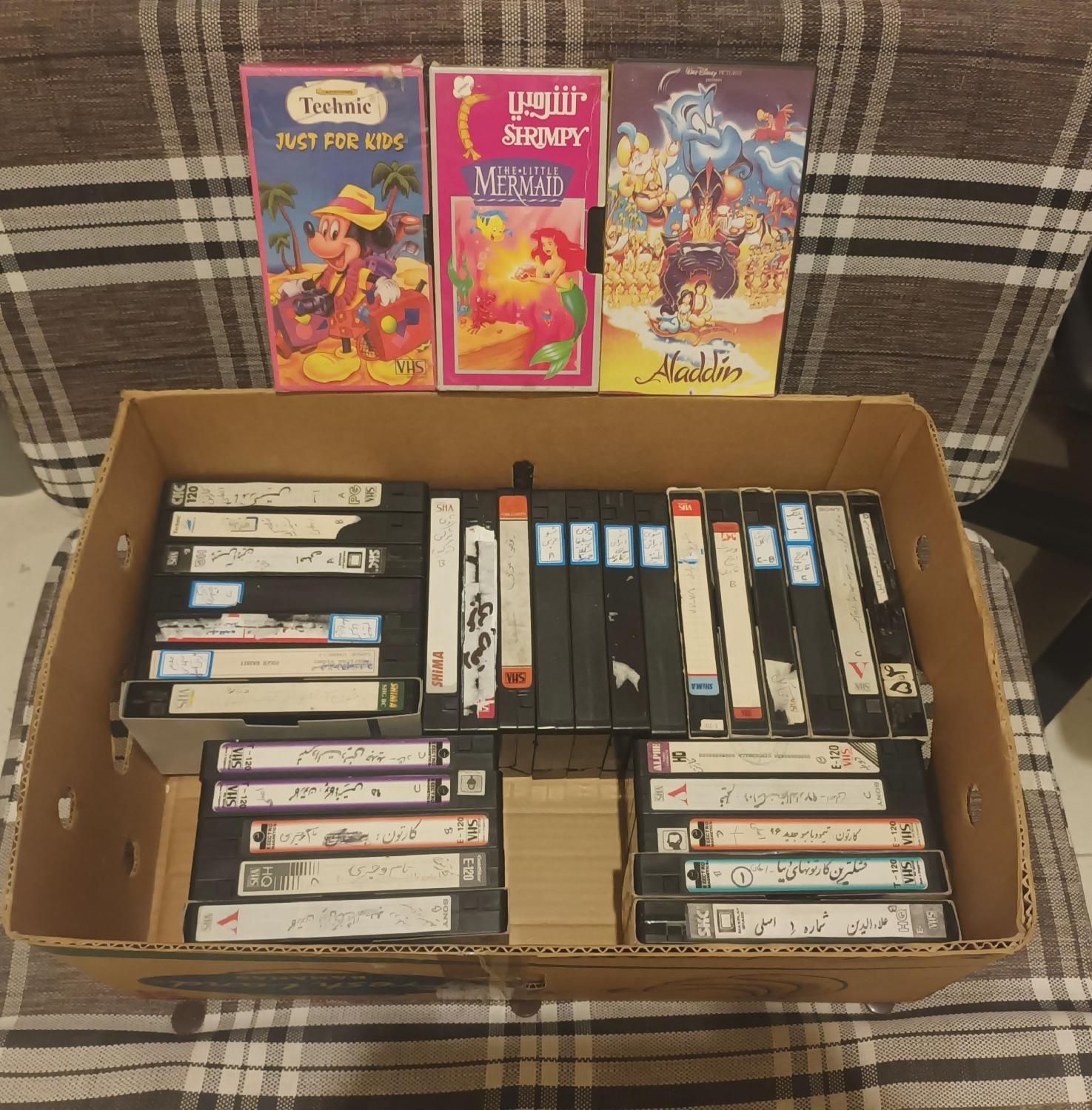 ۳۳حلقه نوار ویدیو VHS فیلم و شو و کارتن|فیلم و موسیقی|کرج, کوی زنبق|دیوار