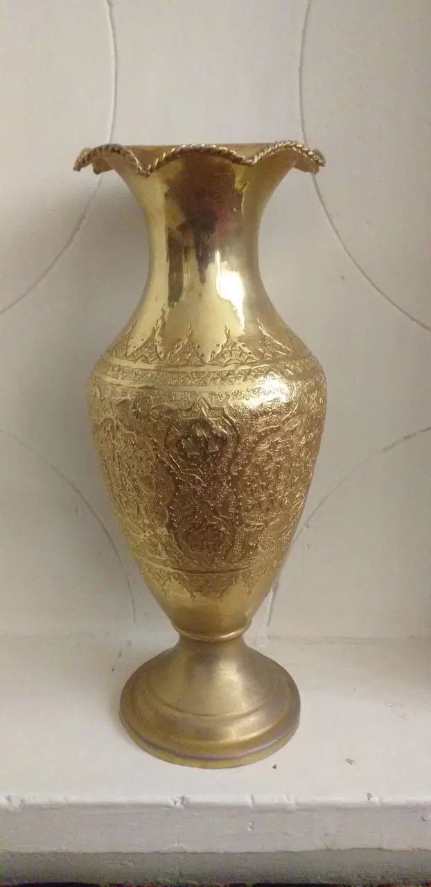 گلدان برنجی قدیمی قلمزنی دستساز سالم وزیبا|صنایع دستی و سایر لوازم تزئینی|تهران, شوش|دیوار