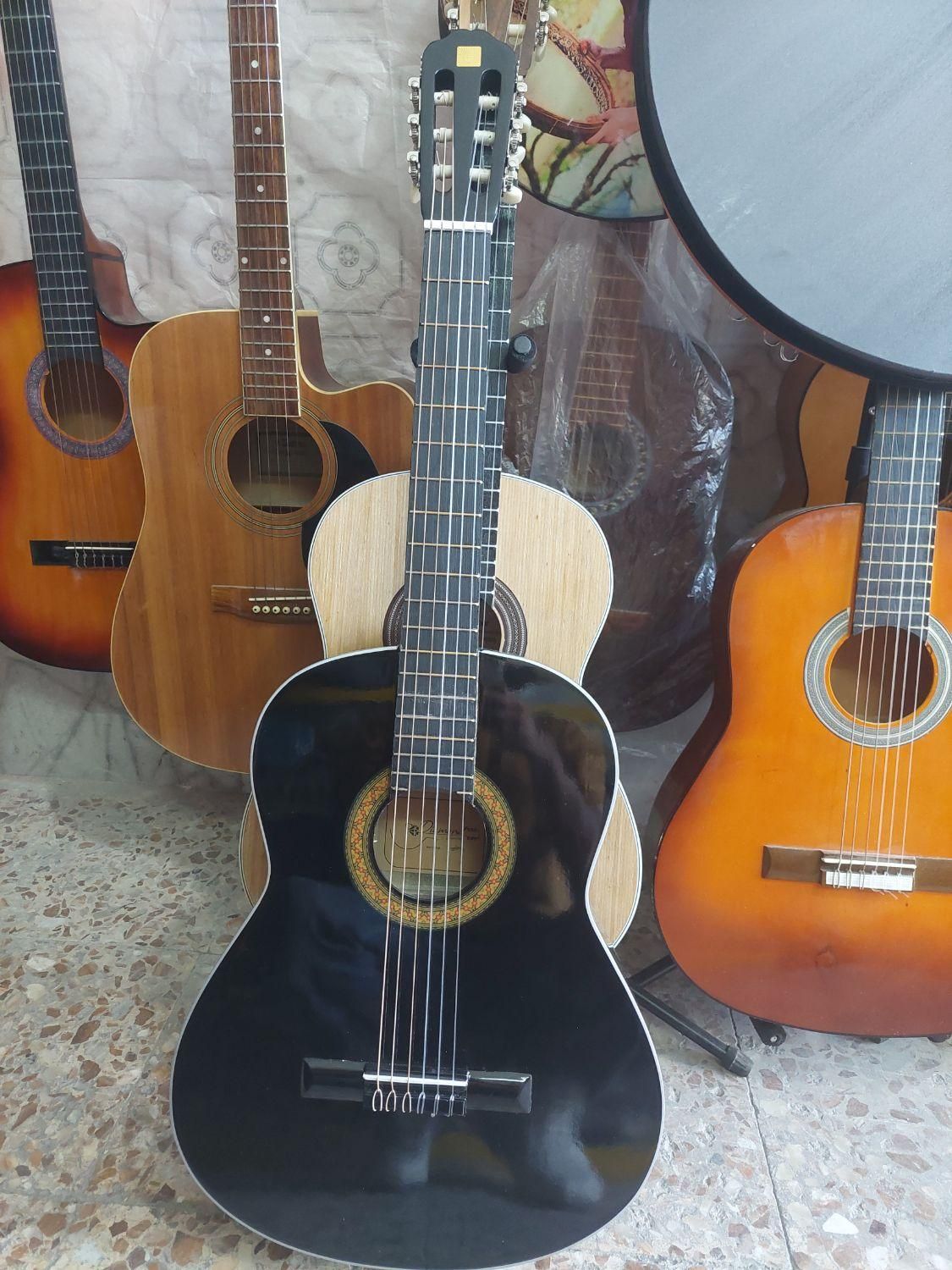 نینوک لبی دندونی|گیتار، بیس، امپلیفایر|جهرم, |دیوار