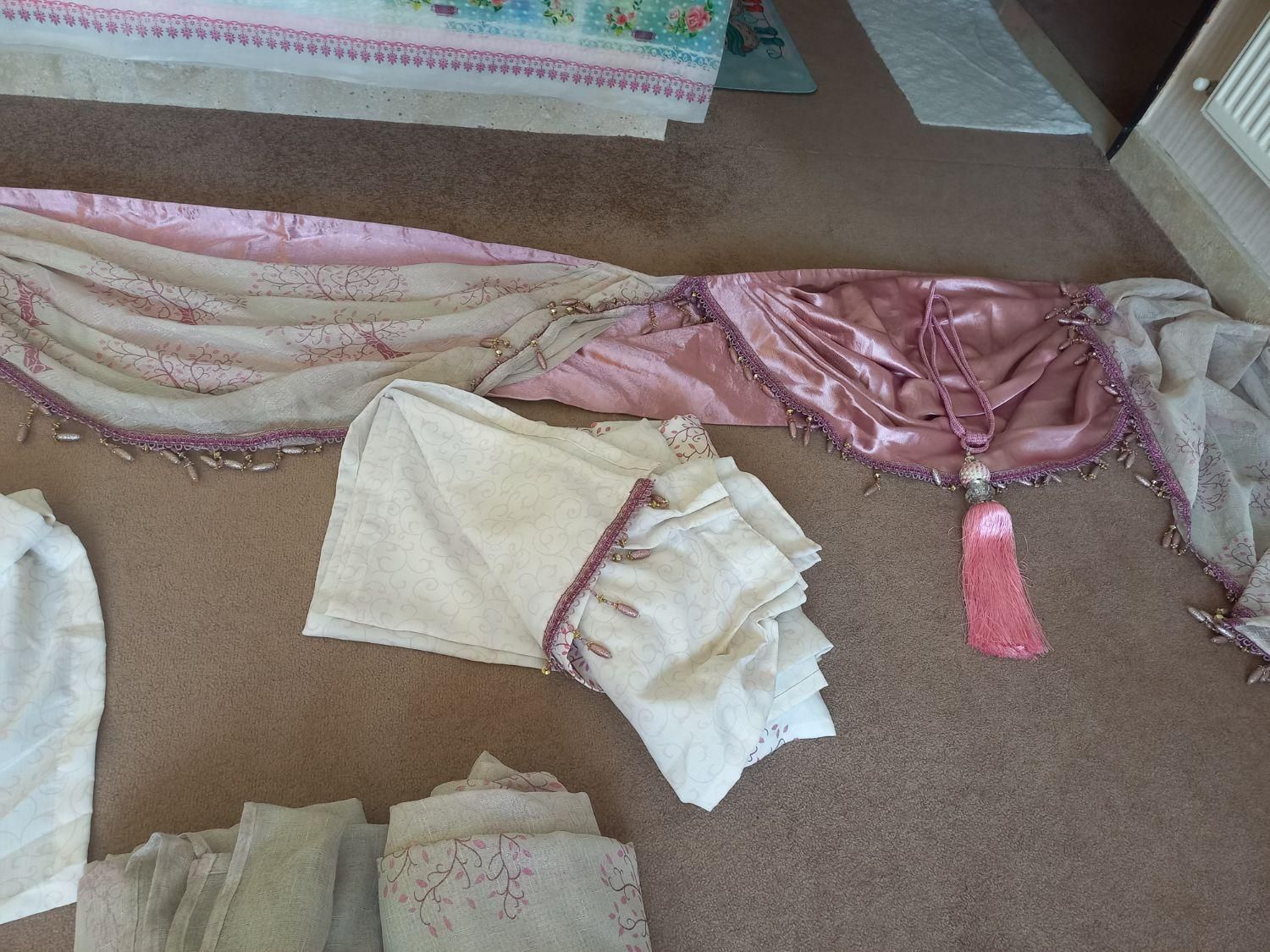 یک عددپرده سلطنتی پارچه ترک دوخت امارات|پرده، رانر، رومیزی|صدرا-فارس, فاز ۱|دیوار