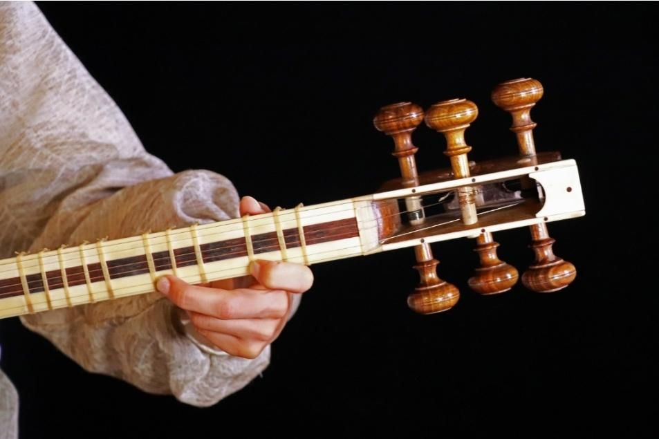 آموزش تار و سه تار|خدمات آموزشی|اصفهان, تخت فولاد|دیوار