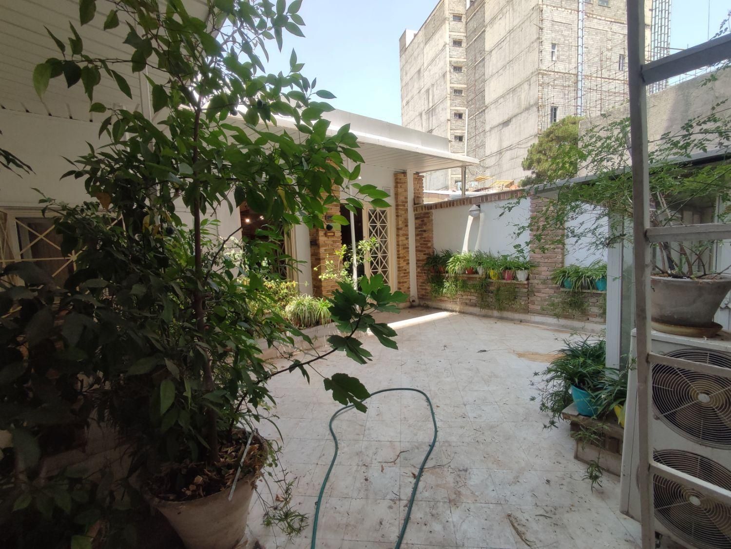 ۲۱۵ متر ویلایی دربست در اختیار/ خانواده و مجرد|اجارهٔ آپارتمان|تهران, الهیه|دیوار