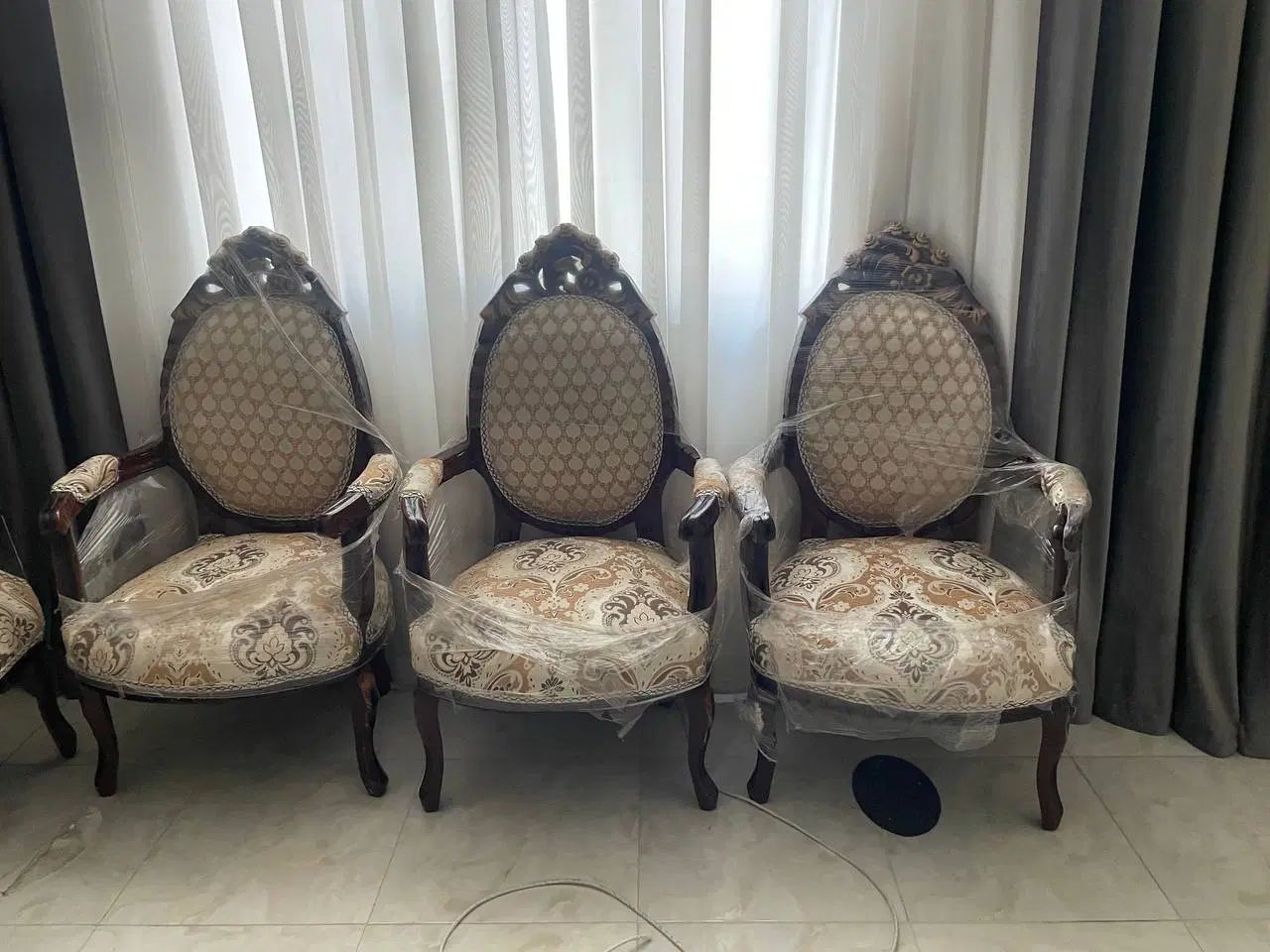 مبلمان سلطنتی ۷ نفره درحد و سالم بدون خرابی|مبلمان خانگی و میز عسلی|تهران, بیسیم|دیوار