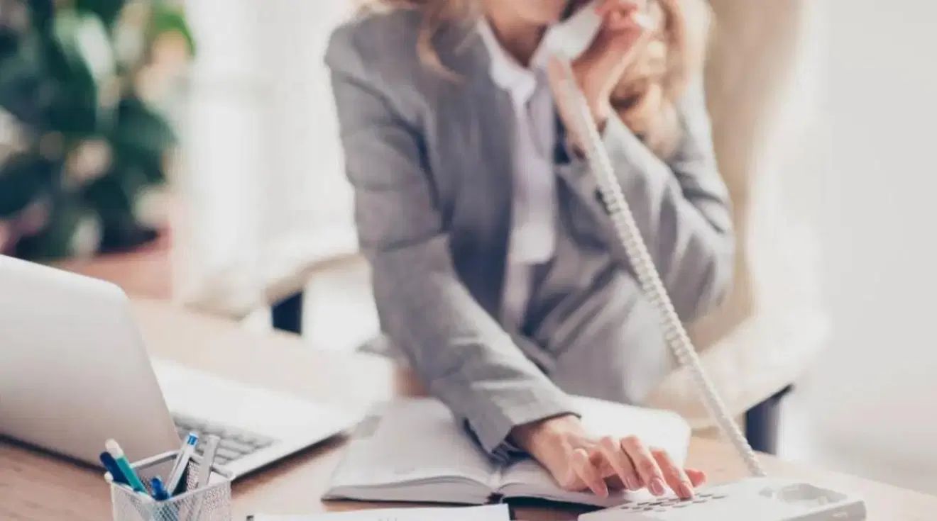 درخواست منشی|استخدام درمانی، زیبایی، بهداشتی|تهران, عباس‌آباد|دیوار
