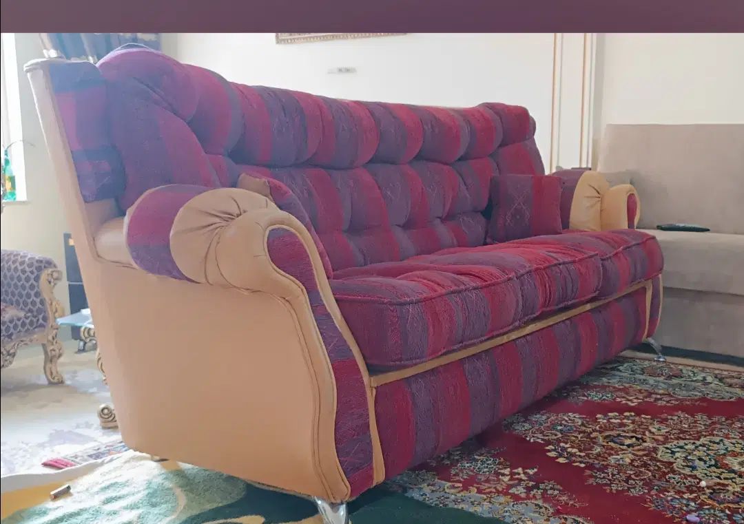 مبل راحتی سه نفره سفارشی ساخت در حد بسیار نو|مبلمان خانگی و میز عسلی|تبریز, |دیوار