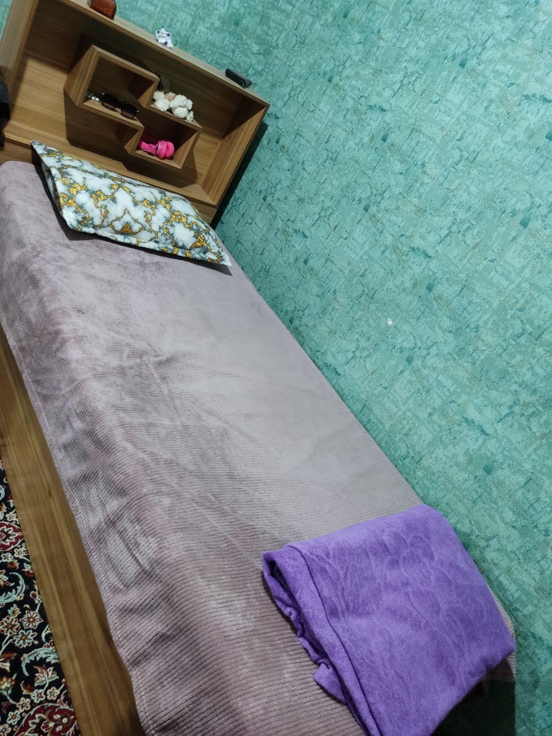 تخت خواب تک نفره با ی کنار تختی دو کشوئه|تخت و سرویس خواب|تهران, افسریه|دیوار