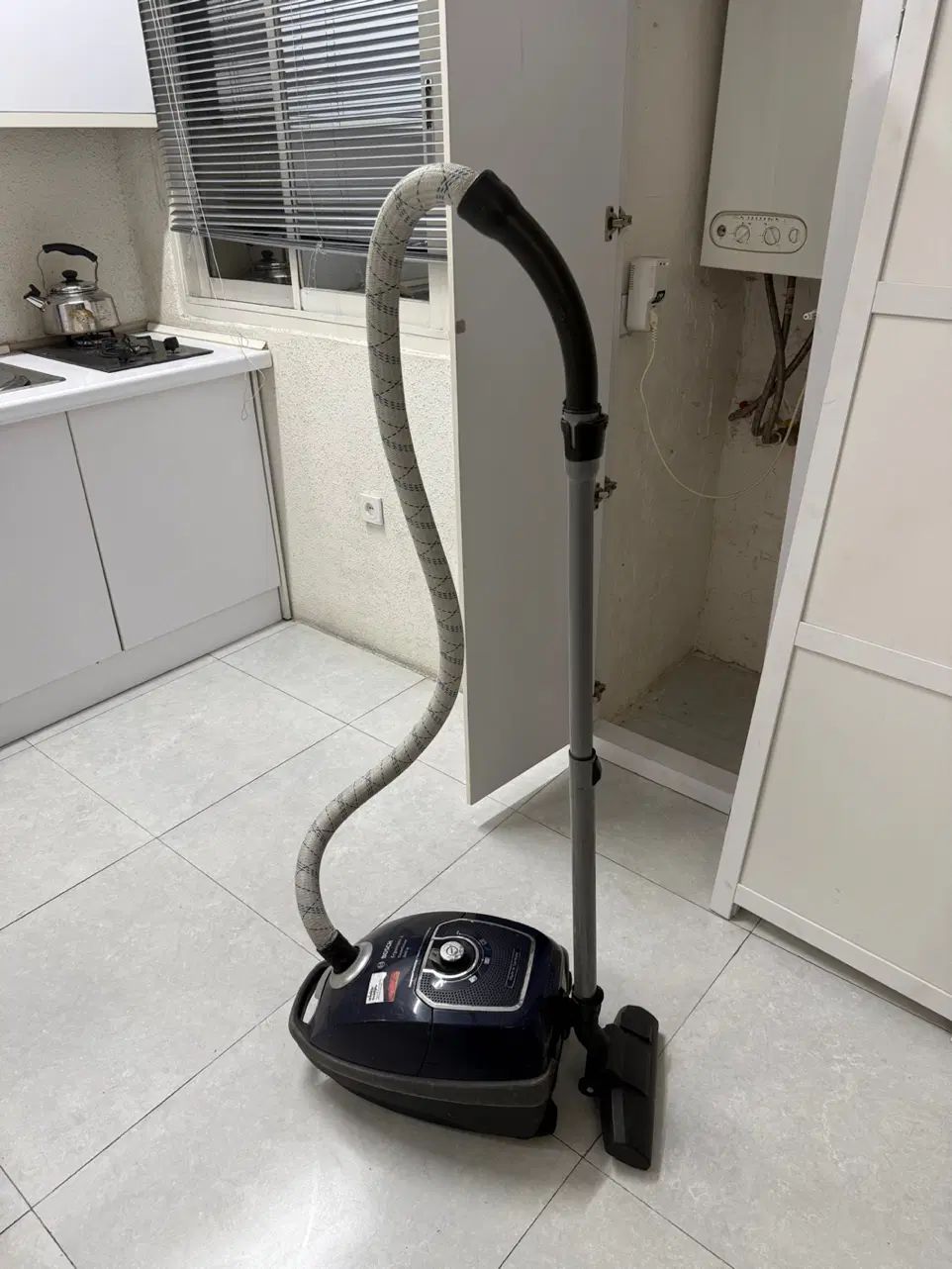 جاروبرقی بوش Bosch اصل آلمان Germany|جاروبرقی، جارو شارژی، بخارشو|تهران, عباس‌آباد|دیوار