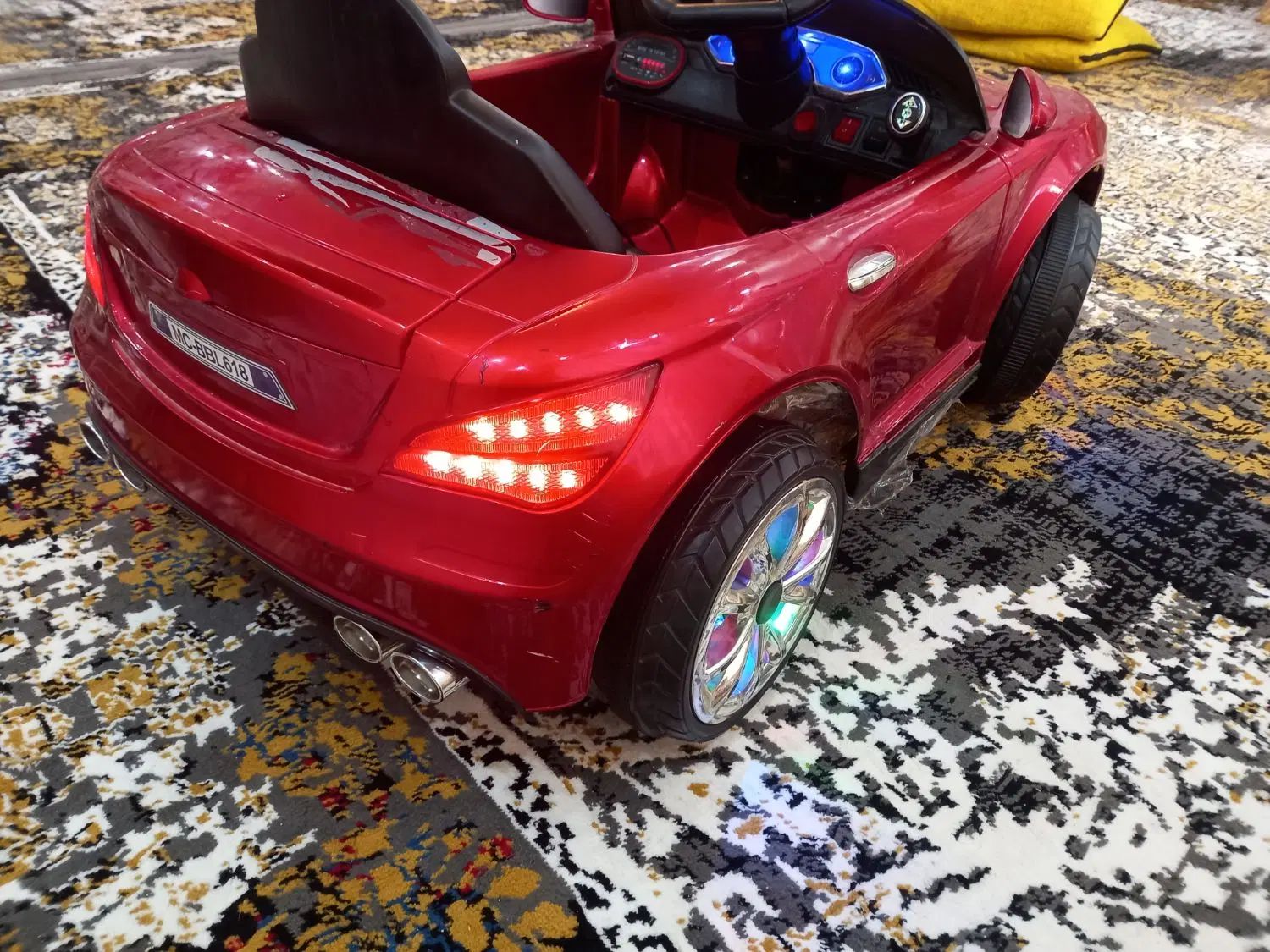 ماشین شارژی4موتوره درحدنو فول گهواره داربشرطBMW|اسباب‌‌بازی|مشهد, اروند|دیوار