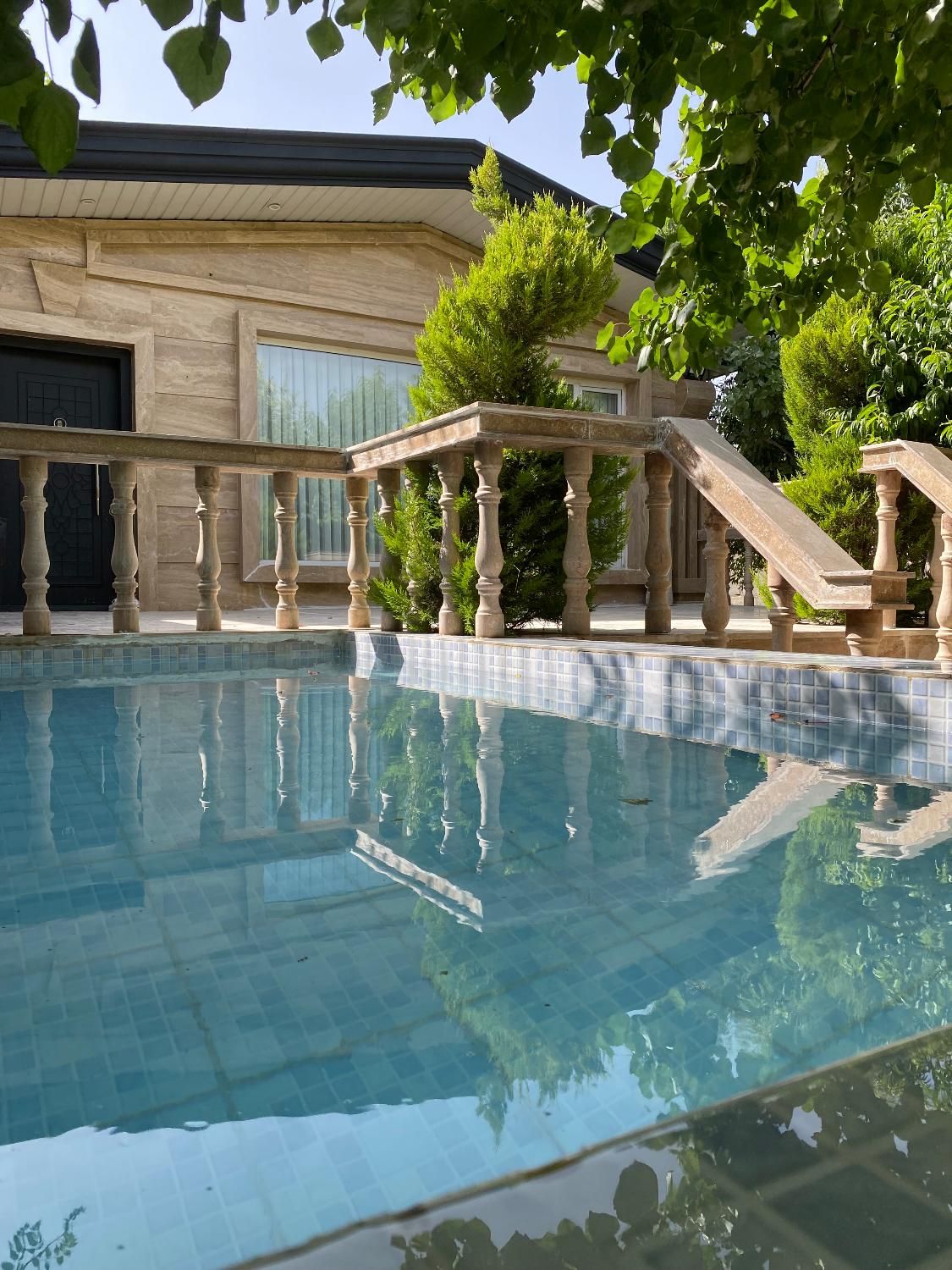 باغ ویلا استخردار نوساز سوپر لاکچری میدان اناهیتا|اجارهٔ کوتاه‌مدت ویلا و باغ|کرمانشاه, |دیوار