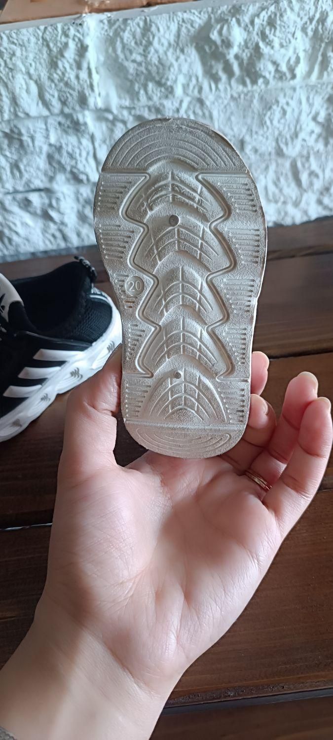 کفش بچه درحدنو فقط دوبار پا خورده اونم تو بقل|کفش و لباس بچه|ورامین, ورامین|دیوار