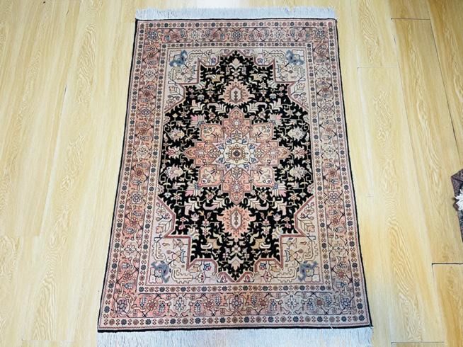 ذرع نیم مشکی گل ابریشم تبریز|فرش|تهران, سلسبیل جنوبی|دیوار