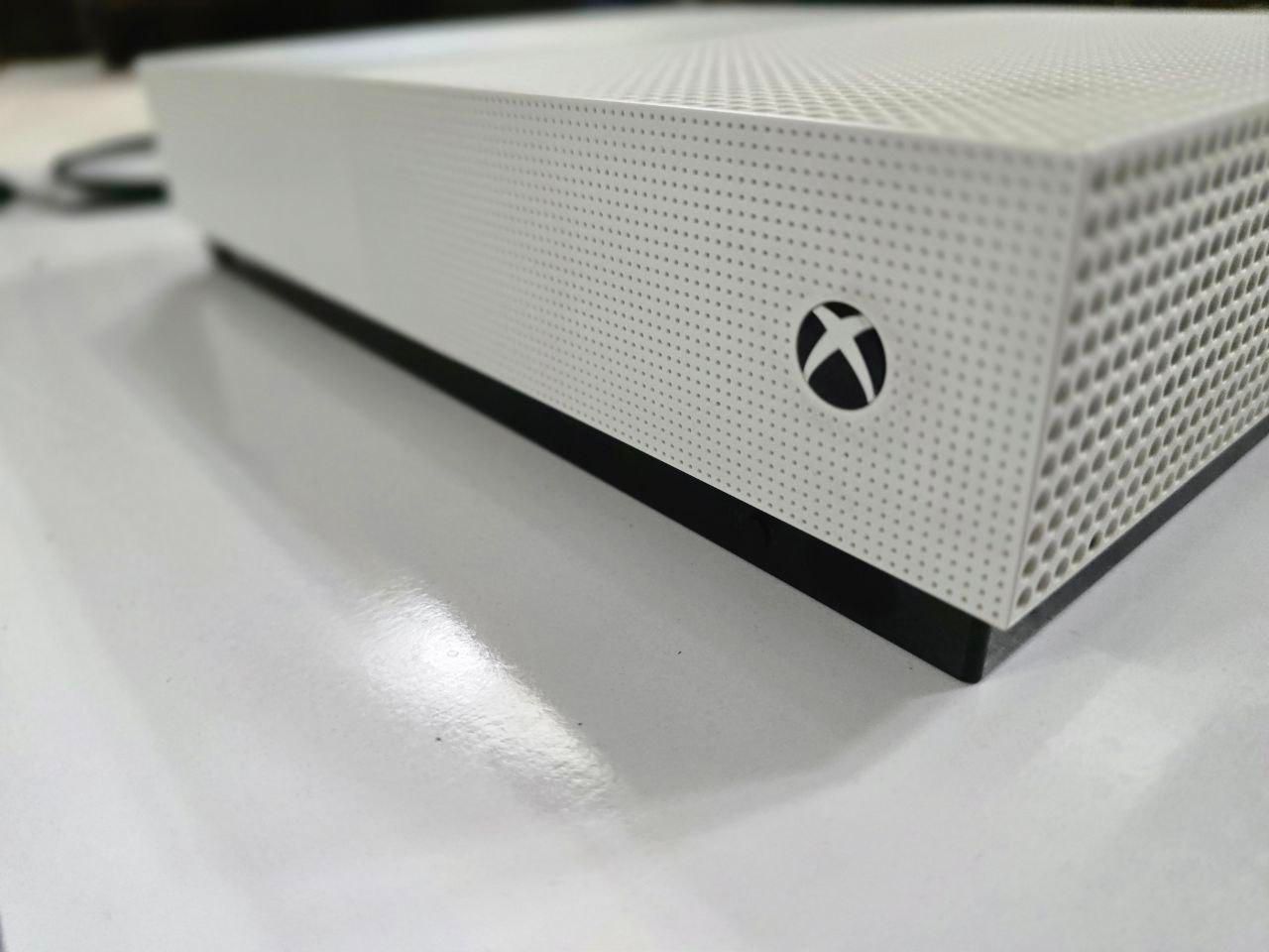 xbox one s all digital 1TB|کنسول، بازی ویدئویی و آنلاین|اصفهان, سروستان|دیوار