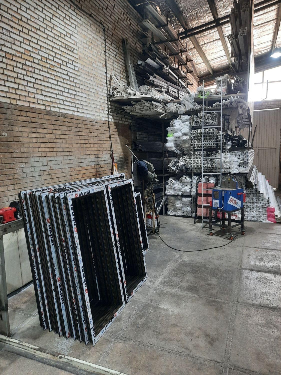 درب و پنجره های UPVC-آلومینیوم ترمال بریک|خدمات پیشه و مهارت|ری, فیروزآبادی|دیوار