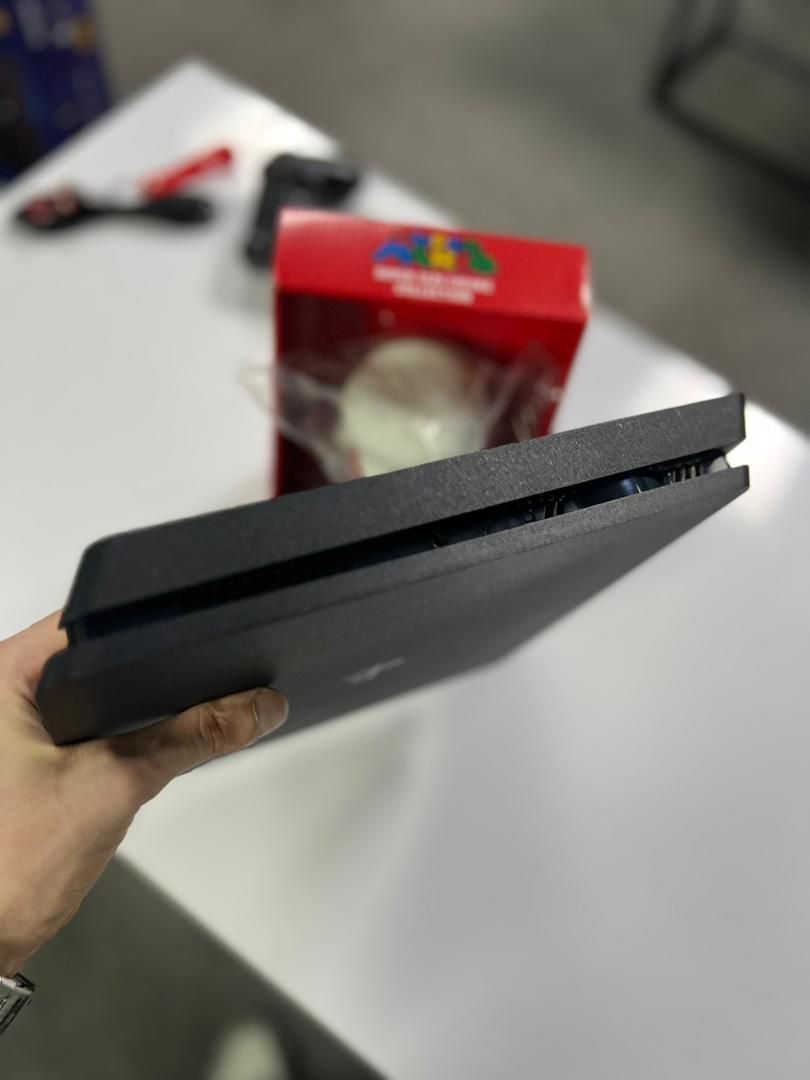 پلی استیشن 4 . بی خط و خش. باضمانت فروشگاهی.|کنسول، بازی ویدئویی و آنلاین|تهران, فلسطین (میدان انقلاب)|دیوار