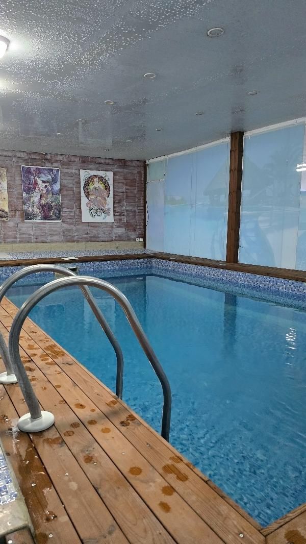 ویلا استخر سرپوشیده آبگرم با امنیت بالا|اجارهٔ کوتاهمدت ویلا و باغ|فلاورجان, |دیوار