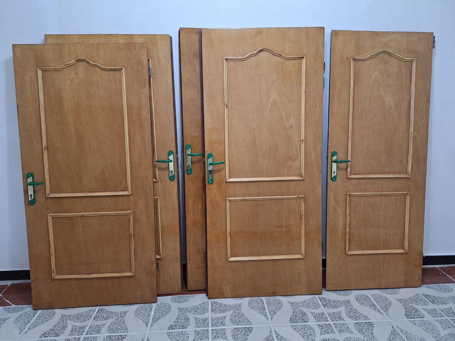 درب چوبی محکم در حد نو|مصالح و تجهیزات ساختمان|قروه, |دیوار