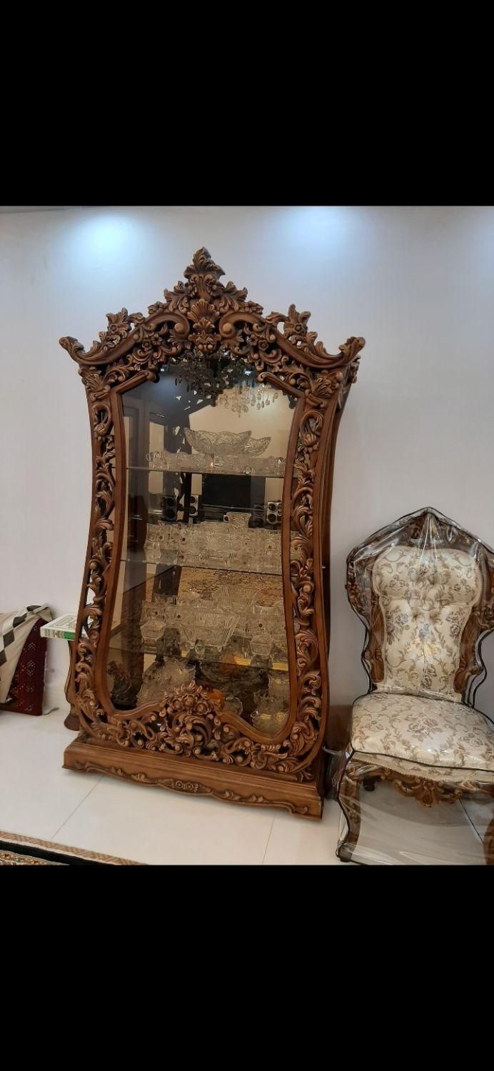 ویترین کنده کاری،چوب گردو،کارسفارشی|بوفه، ویترین، کنسول|اسلامشهر, شهرک قائمیه|دیوار