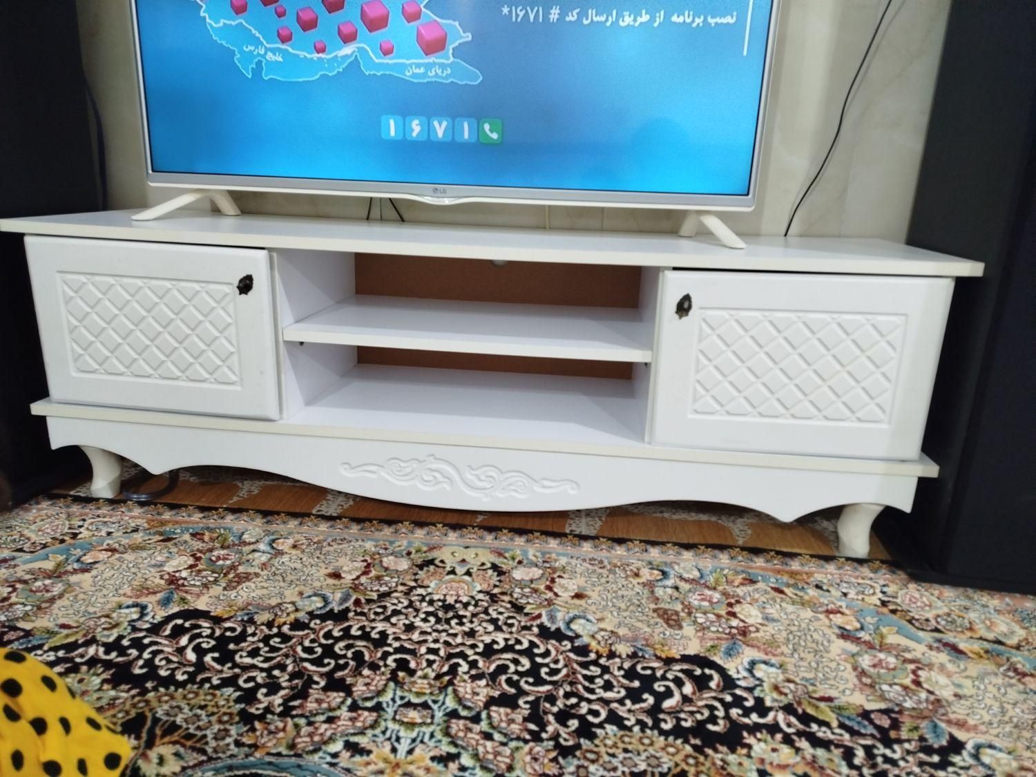 آینه و کنسول و میز تلویزیون و ساعت و جا کفشی|بوفه، ویترین، کنسول|کرمانشاه, |دیوار