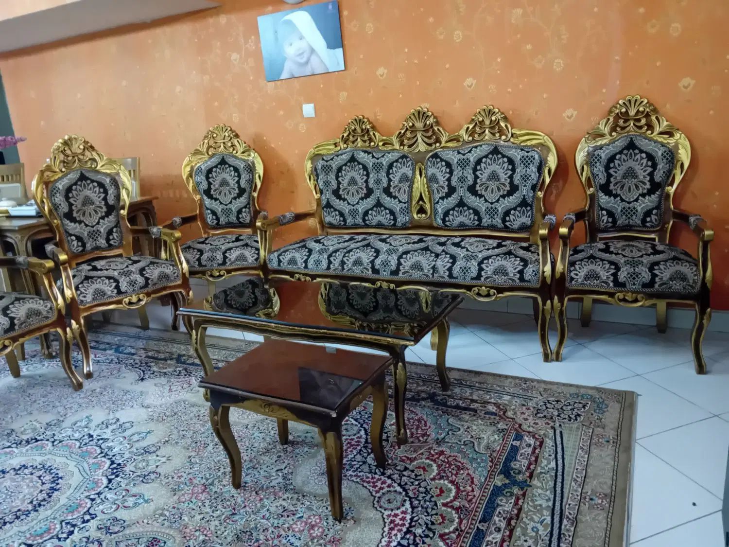 مبل ۹ نفره سلطنتی چوب گردو( فوری)|مبلمان خانگی و میز عسلی|تهران, فدک|دیوار