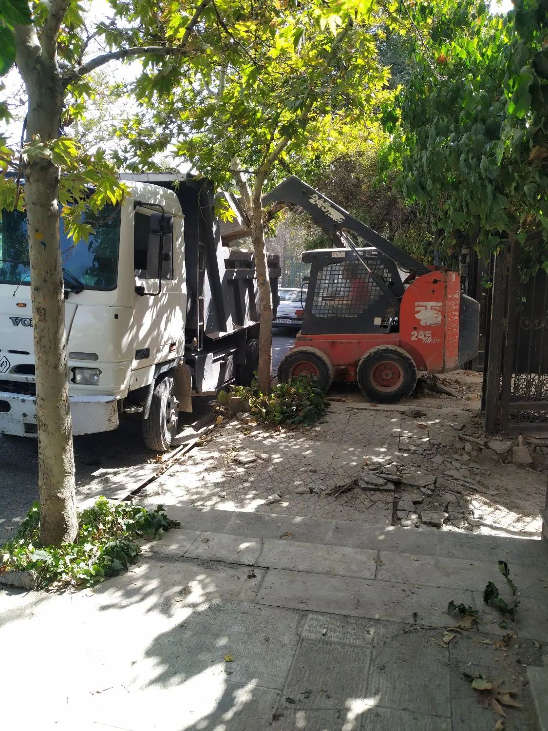 اجاره بابکت بیل‌مکانیکی مینی‌بیل لودر خاور نیسان|خدمات حمل و نقل|تهران, آبشار تهران (دریاچه)|دیوار