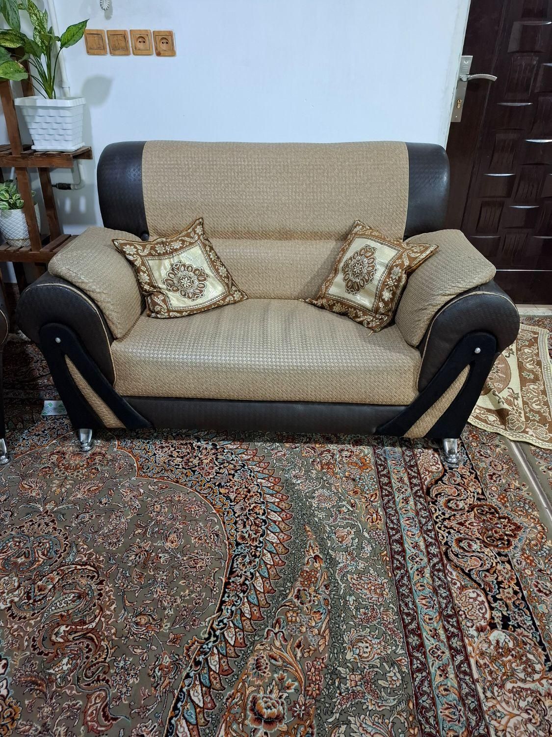 مبل راحتی شیک و با کیفیت|مبلمان خانگی و میز عسلی|فولادشهر, B1|دیوار