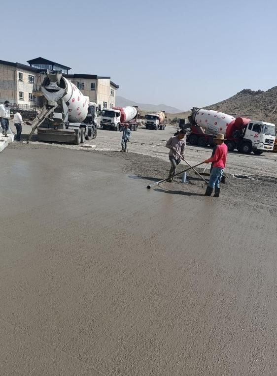 بتن ریزی کف با ماله پروانه ای و دوربین شیب بندی|خدمات پیشه و مهارت|گرگان, |دیوار