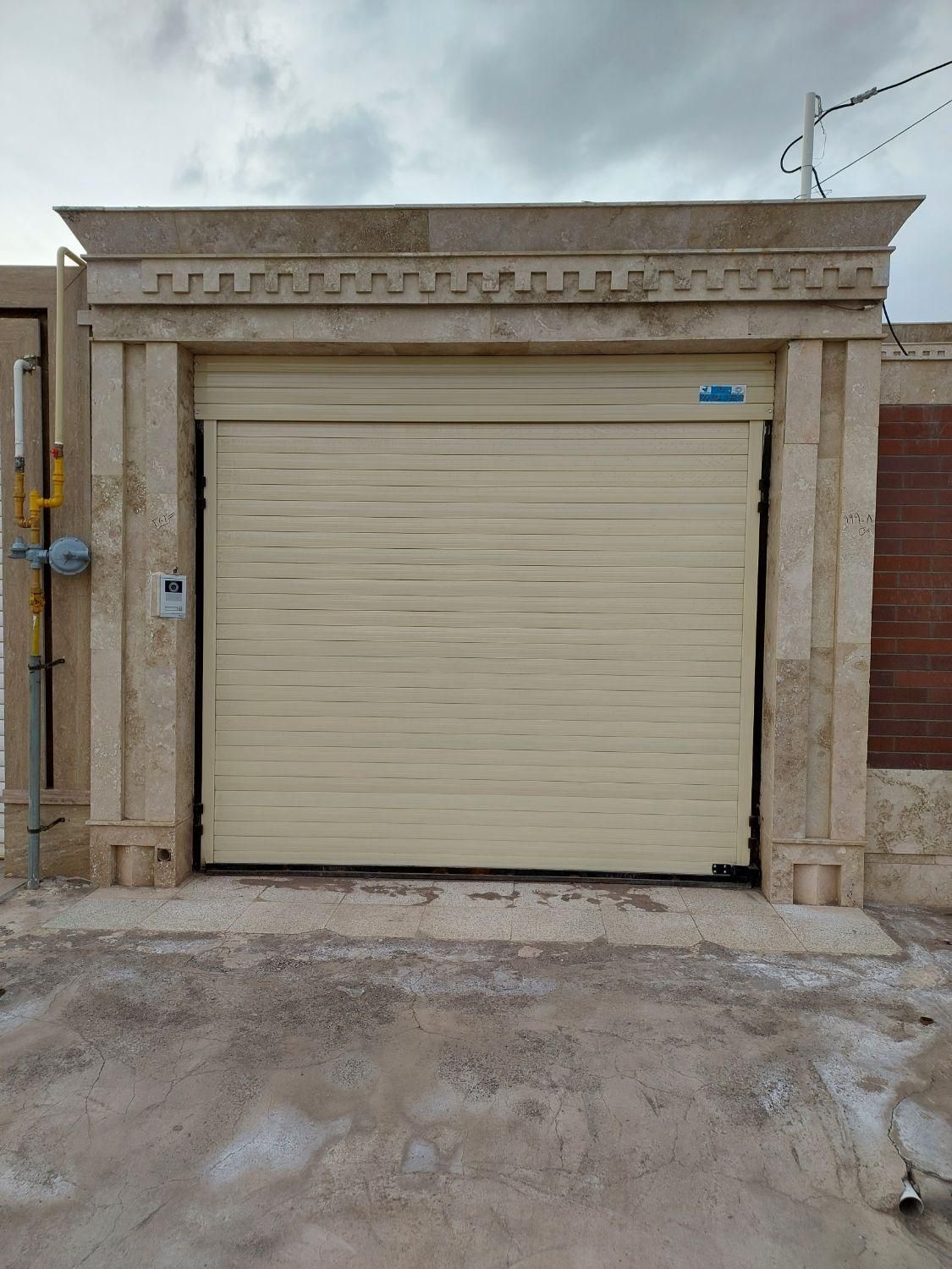 تعویض درب های آهنی با کرکره برقی|خدمات پیشه و مهارت|رفسنجان, |دیوار