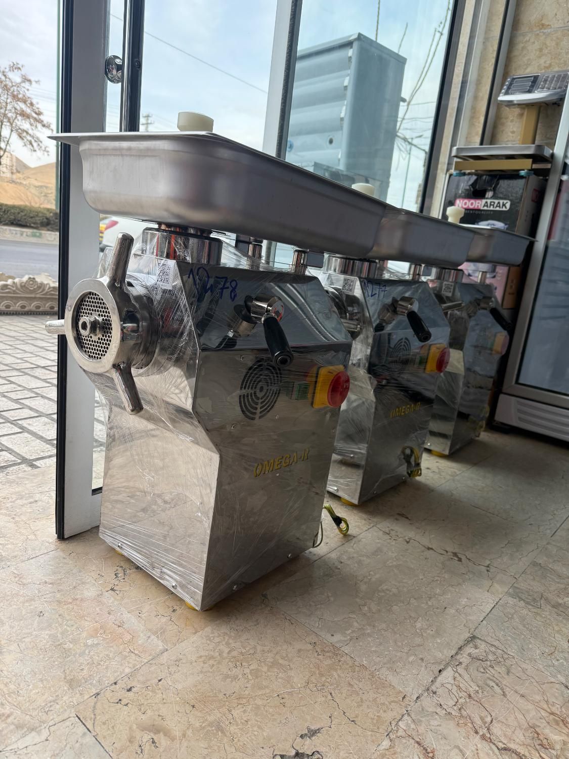 چرخ گوشت صنعتی،سبزی خردکن صنعتی|کافی‌شاپ و رستوران|اراک, |دیوار