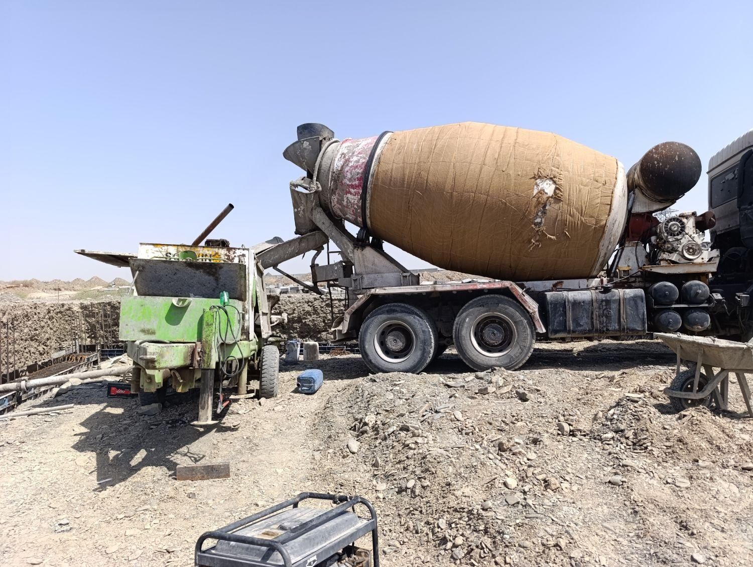 فروش پمپ بتن زمینی شویینگ در شرایط عالی|ماشین‌آلات صنعتی|مشهد, احمدآباد|دیوار