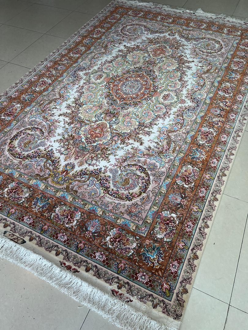 جفت فرش ۶متر ۶۰رج دستباف تبریز ۹۰٪ابریشم شرایطی|فرش|تهران, دریاچه شهدای خلیج فارس|دیوار