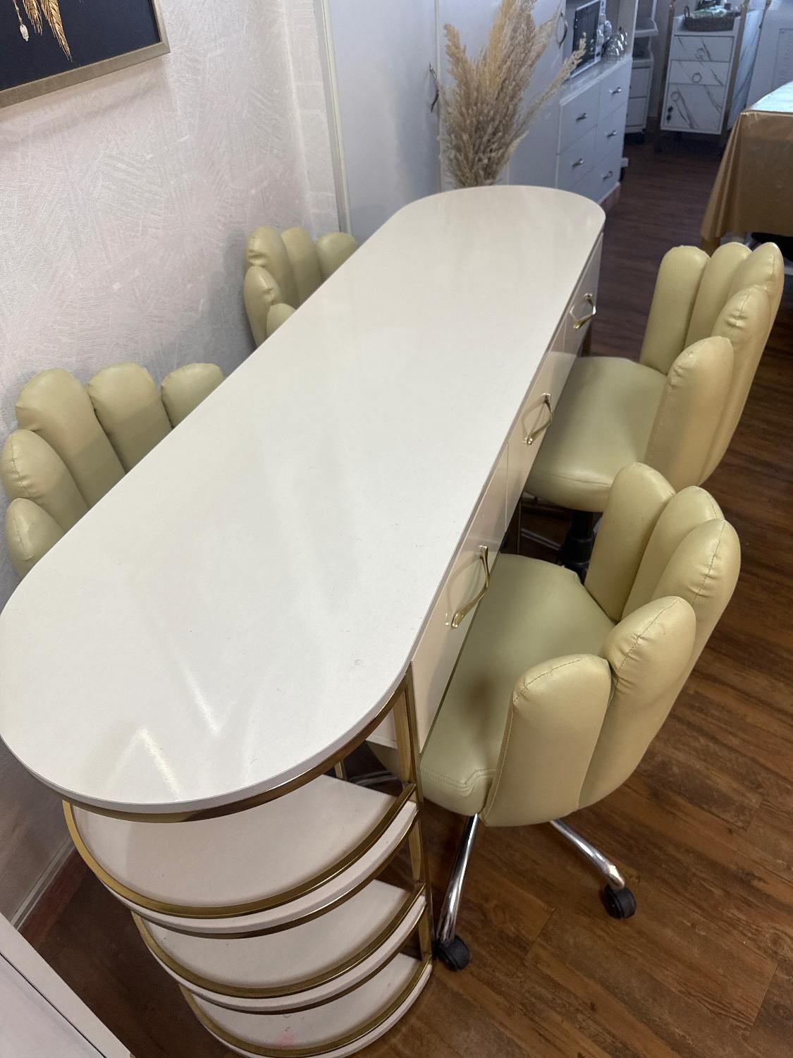 میز ناخن دو نفره|آرایشگاه و سالنهای زیبایی|رشت, گلباغ نماز|دیوار