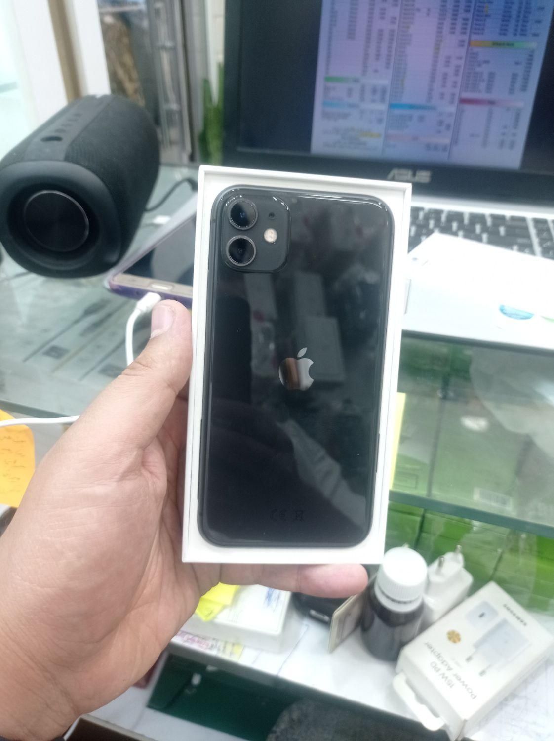 اپل iphone 11 با حافظهٔ 64 گیگابایت|موبایل|بروجرد, |دیوار