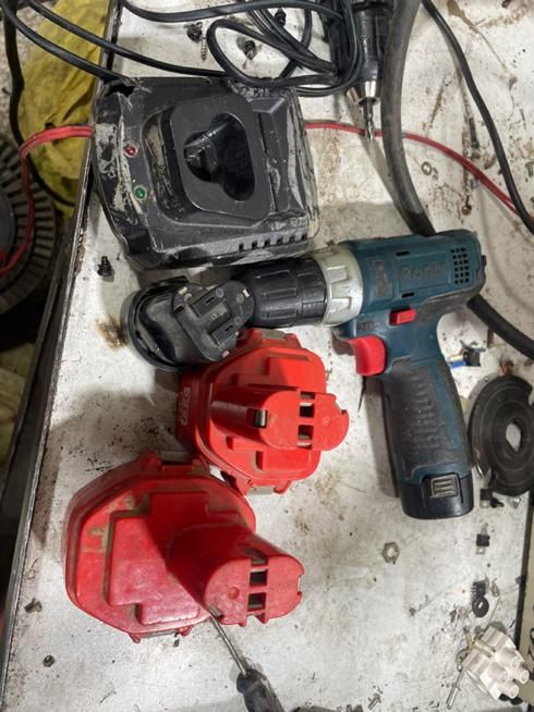 تعمیرات تخصصی ابزار شارژی تعمیر تعویض ساخت باتری|ماشینآلات صنعتی|قم, امامزاده ابراهیم|دیوار