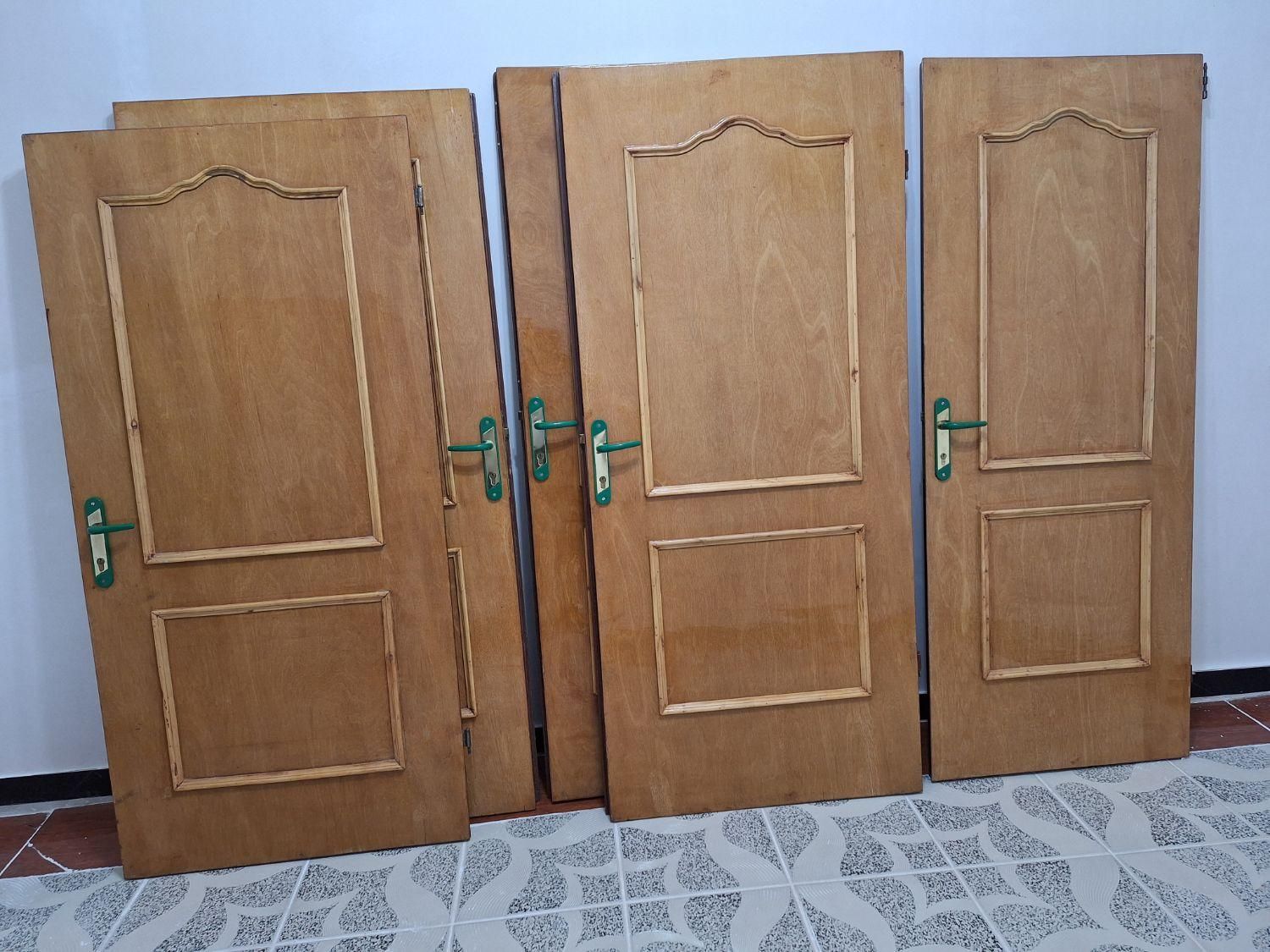 درب چوبی محکم در حد نو|مصالح و تجهیزات ساختمان|قروه, |دیوار