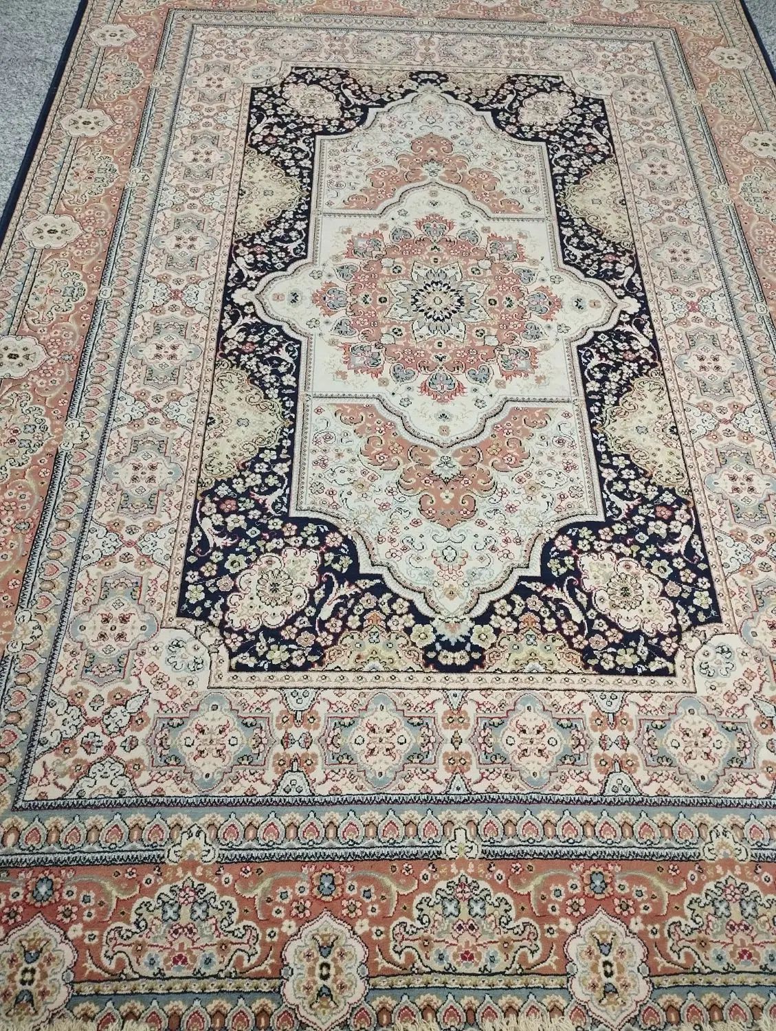 فرش ماشینی ابریشم در ابریشم سرشماری جفتی|فرش|اصفهان, بهارستان|دیوار