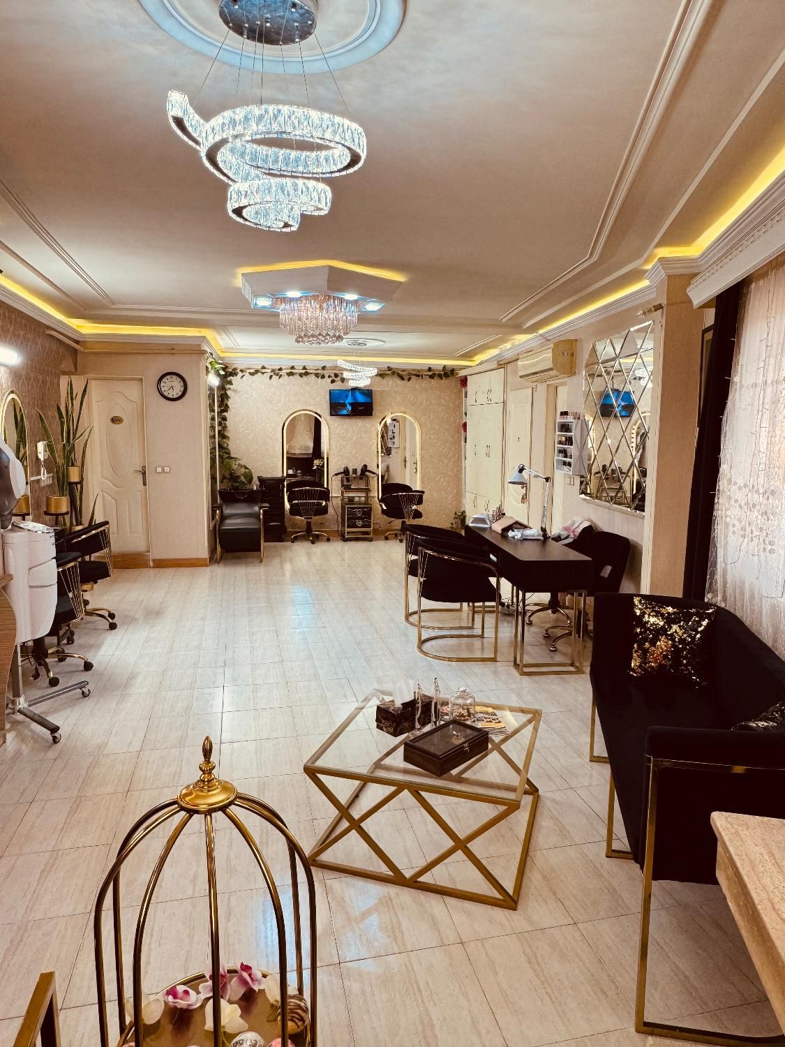 اجاره لاین زیبایی (ناخن،اکستنشن مژه،ارایش دائم)|خدمات آرایشگری و زیبایی|رشت, پستک|دیوار