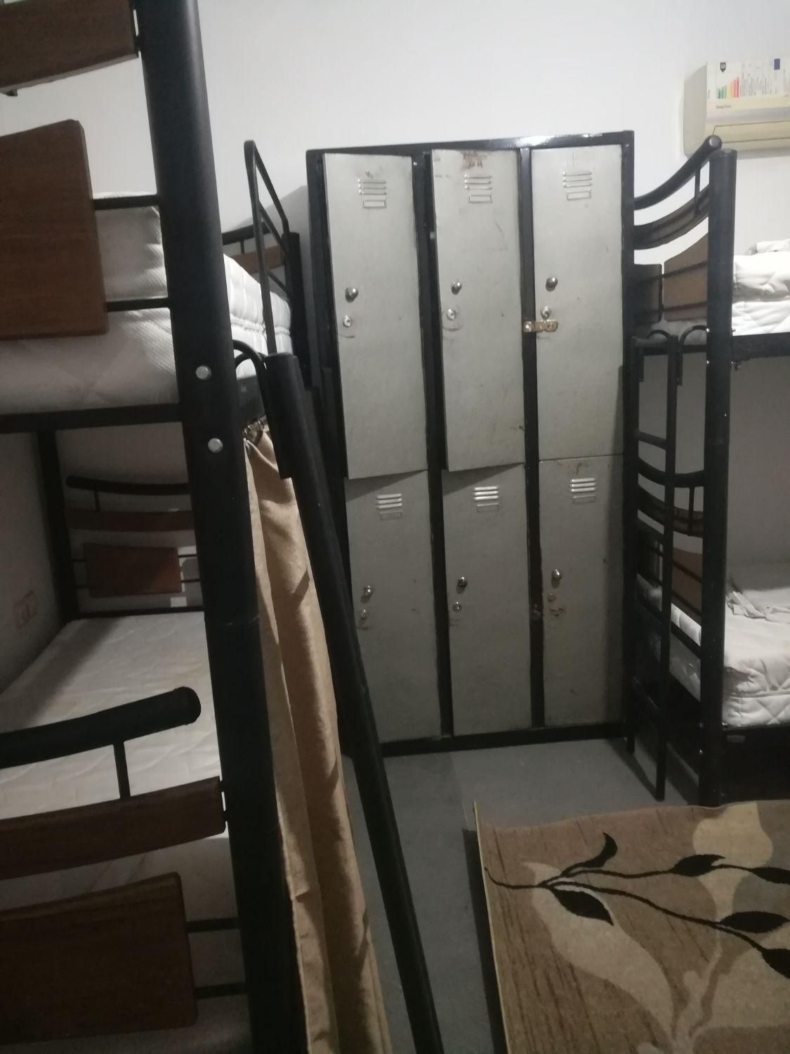 خوابگاه ۱۰نفره دخترانه اطلسی تایم آزاد|اجارهٔ کوتاه‌مدت آپارتمان و سوئیت|شیراز, سیلو|دیوار