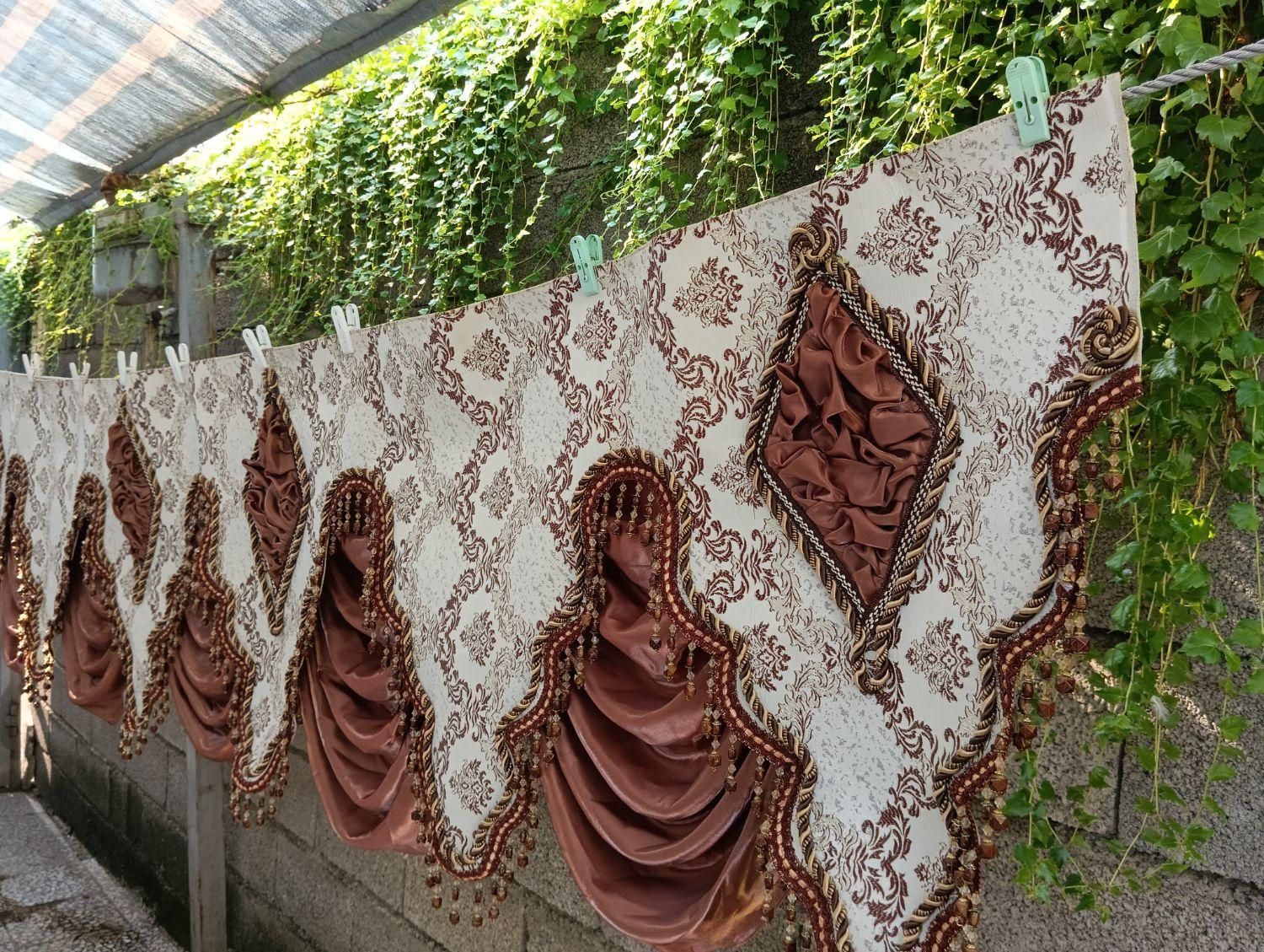 تعدادی پرده به همراه والن|پرده، رانر، رومیزی|سیاهکل, |دیوار