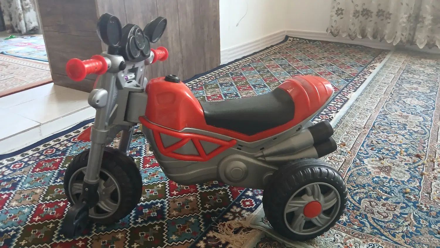 سه چرخه|اسباب‌‌بازی|کرج, کوی بعثت|دیوار