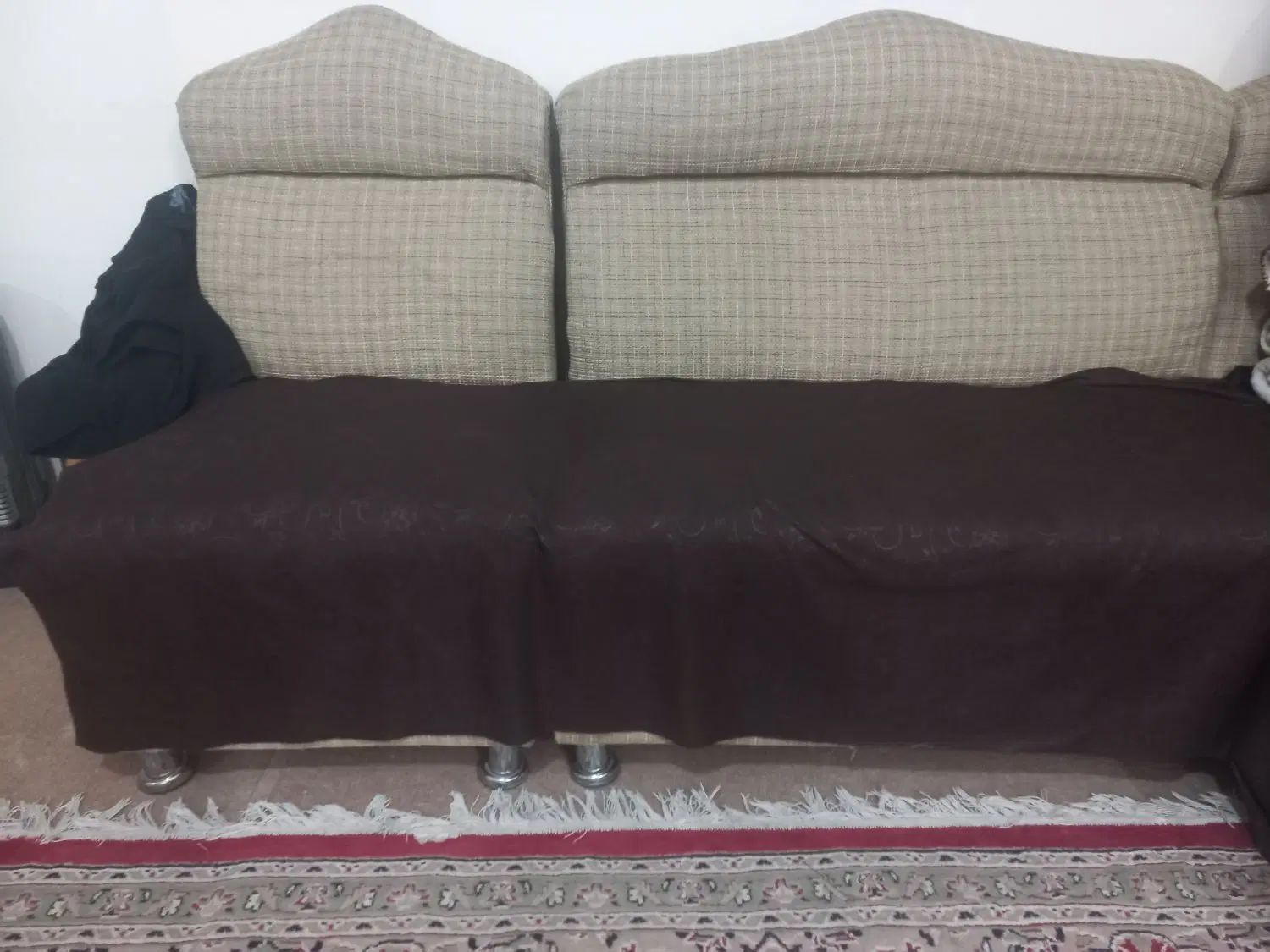 ۲ دست مبل راحتی و کاناپه ای|مبلمان خانگی و میز عسلی|اصفهان, لاله|دیوار