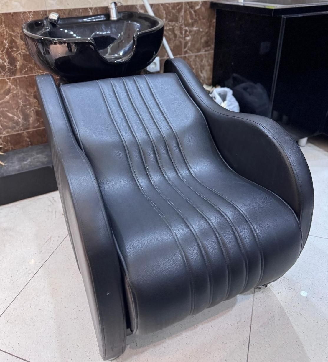 تخت مژه،2تا سرشور،صندلی برقی،استندناخن،گوش سوراخکن|آرایشگاه و سالنهای زیبایی|بوشهر, |دیوار