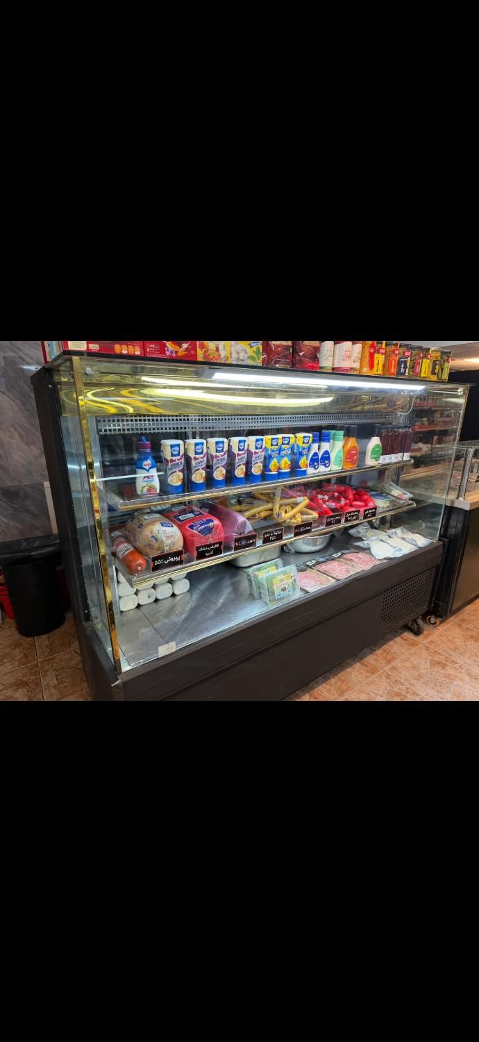یخچال ویترینی ۲متری تمز و در حال کار|کافی‌شاپ و رستوران|رشت, گلسار|دیوار