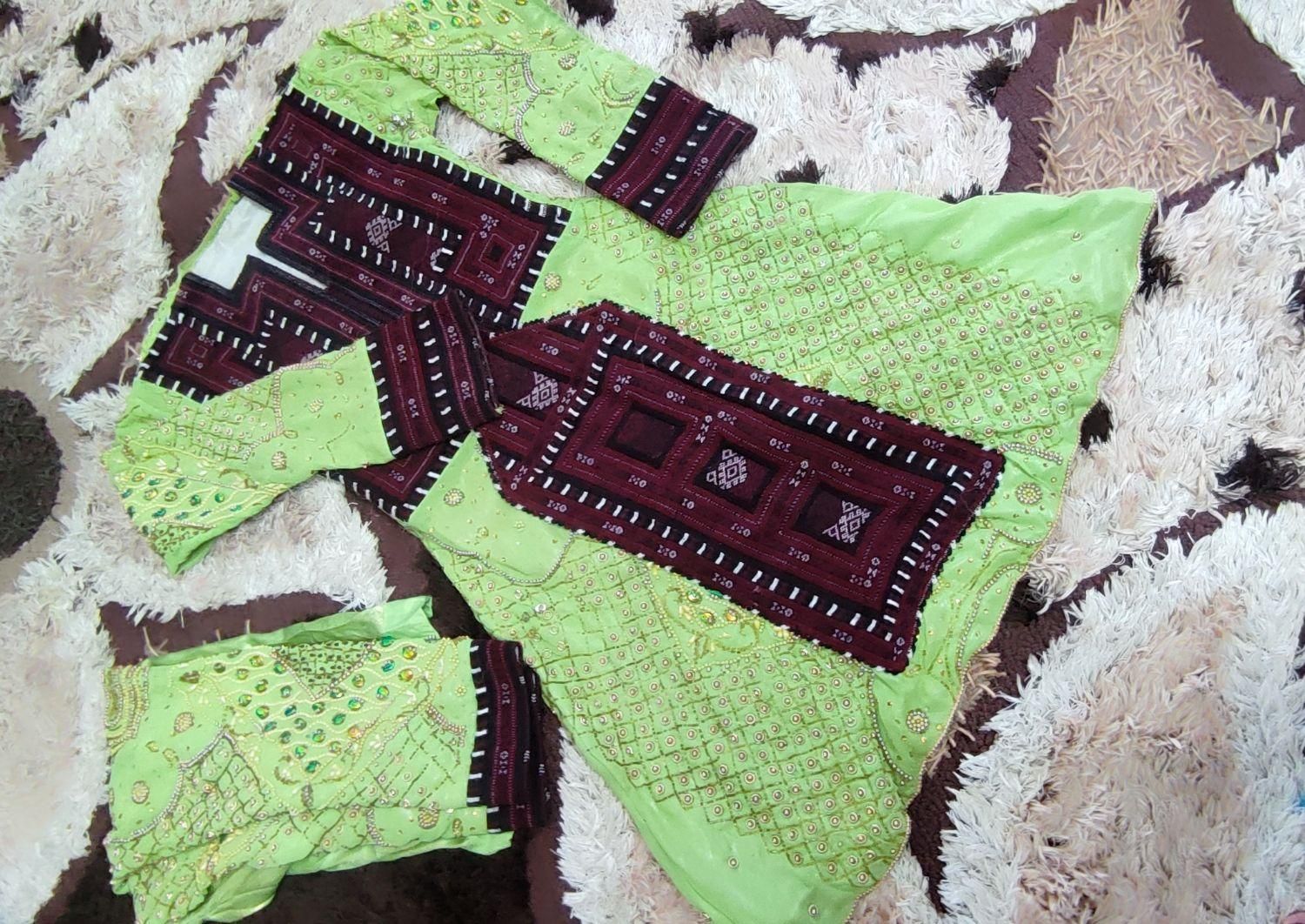 لباس مجلسی|لباس|سراوان, |دیوار