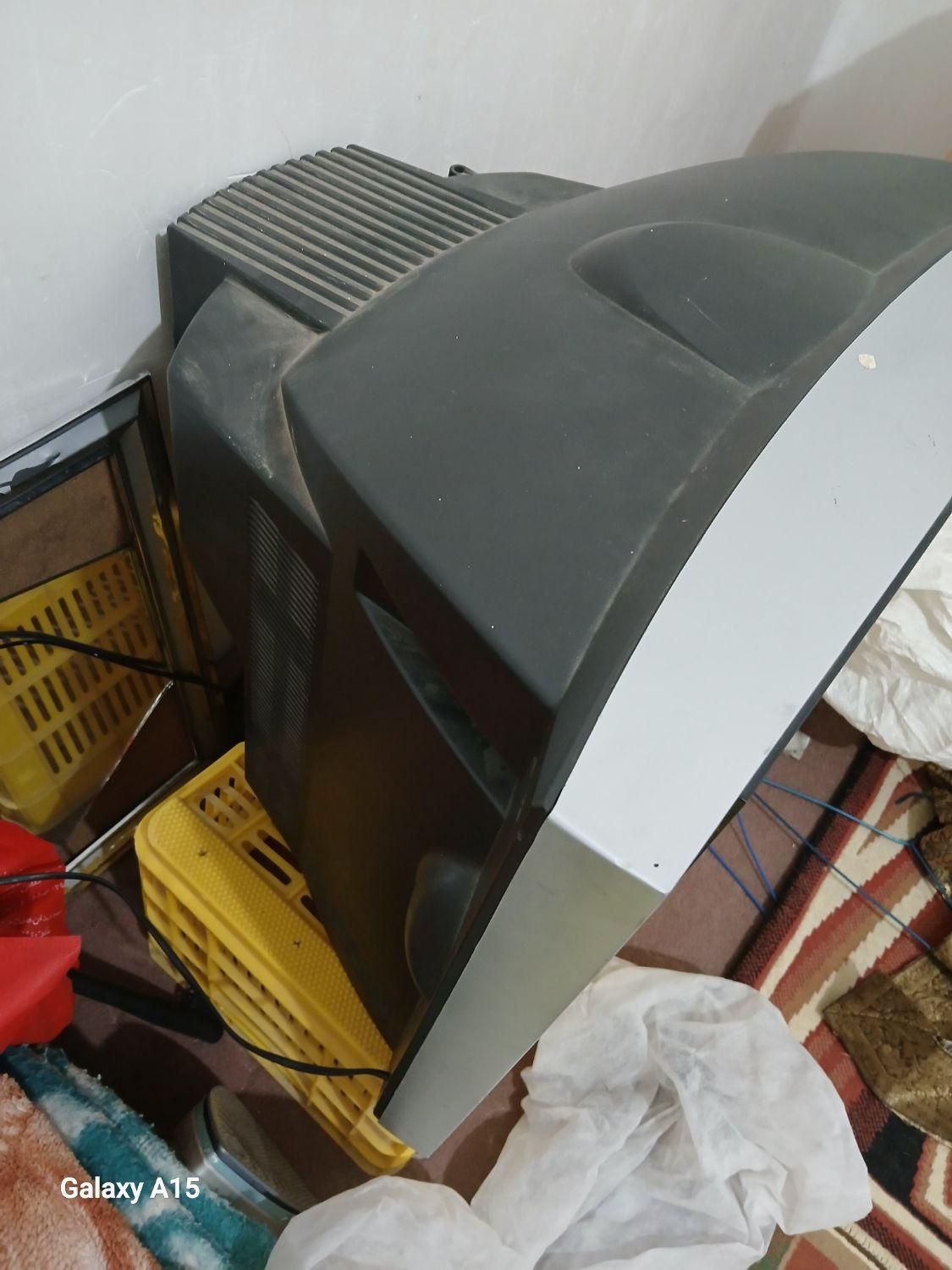 تلویزیون ۲۰ ۱ینچ|تلویزیون و پروژکتور|ازنا, |دیوار