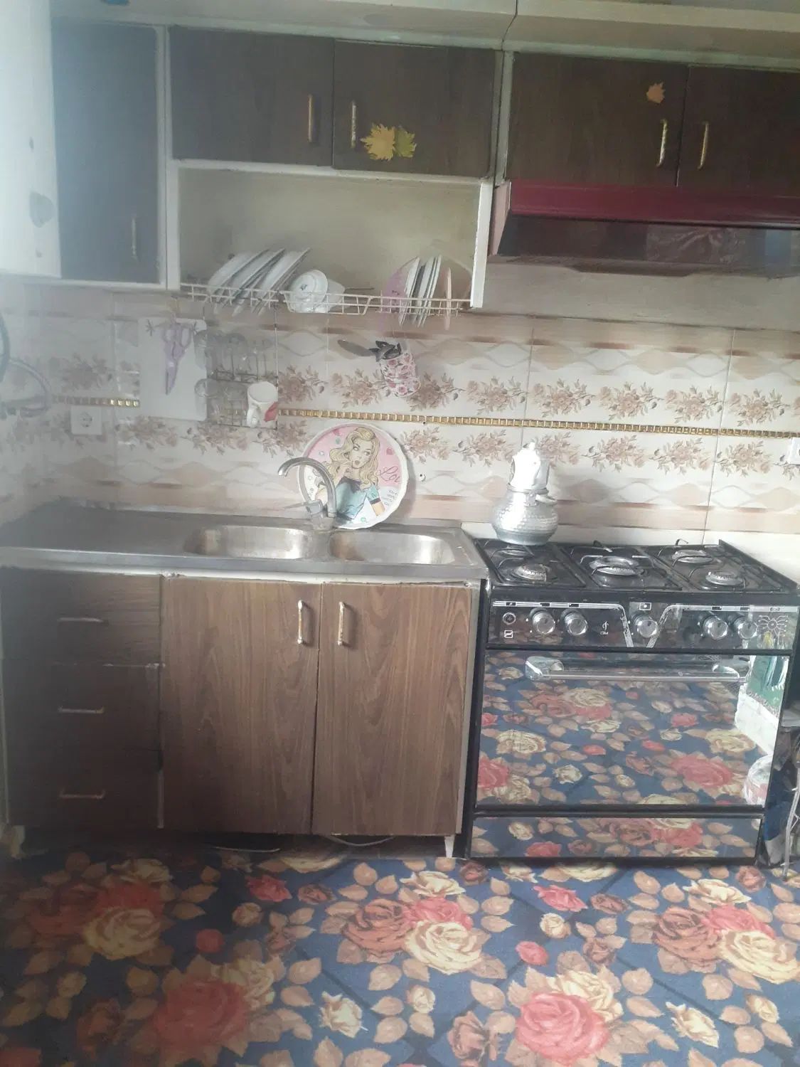 کابینت کامل سالم بدون هیچ پوسیدگی فلزی ورق سنگین|آب‌چکان و نظم‌دهنده ظروف|صومعه‌سرا, |دیوار