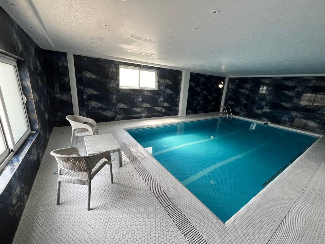 ویلا نوساز استخردار آرمیدا|اجارهٔ کوتاهمدت ویلا و باغ|هچیرود, |دیوار